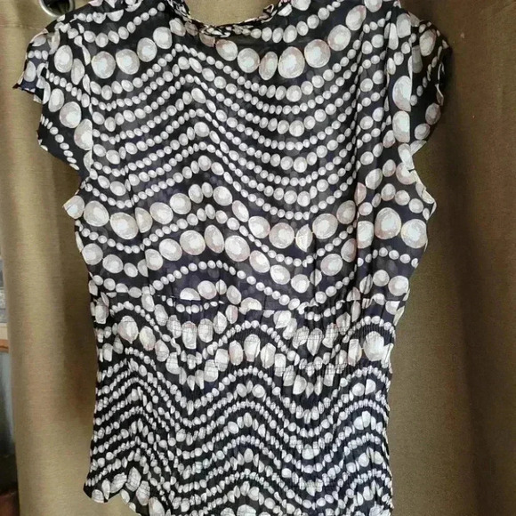 Light & airy summer top  with black white and tan med - Picture 6 of 6